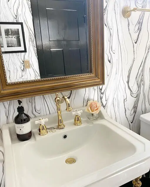 Abstract Pattern wallpaper for bathroom